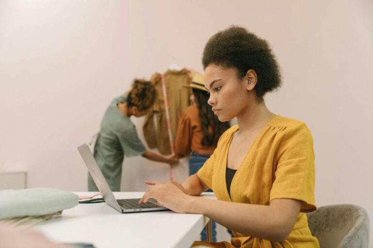 Einblick in Zukunftstechnologien im papierlosen Büro